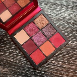 Huda Beauty Ruby palette
